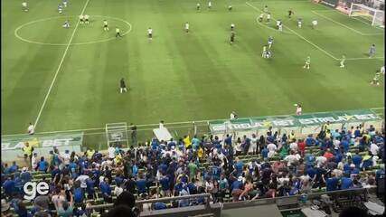 Torcida do Cruzeiro protesta contra o técnico Fernando Diniz