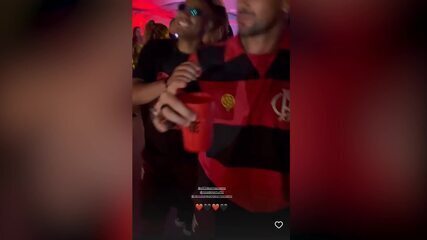 Arrascaeta e De la Cruz 'comandam' pista de dança em festa do título do Flamengo