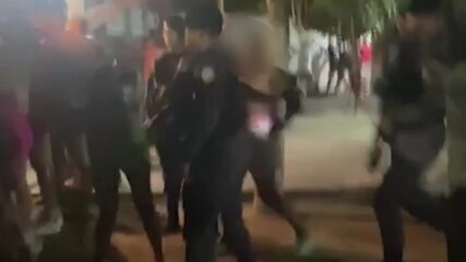 Policial dá tapa no rosto de mulher durante abordagem em festa clandestina no ES