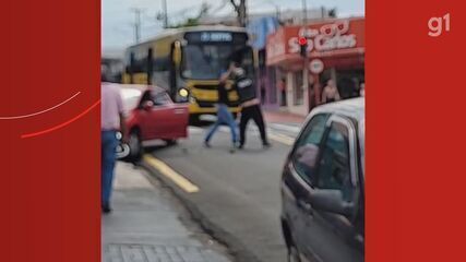 Briga termina com motorista esfaqueado em avenida de São Carlos