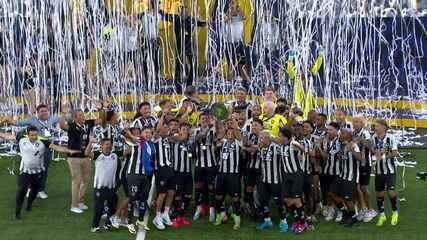 É campeão! Botafogo levanta a taça de vencedor do Campeonato Brasileiro 2024!