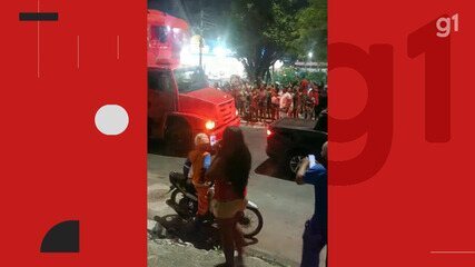 Caravana natalina não cumpre percurso previsto e cortejo é recebido com vaias na Bahia