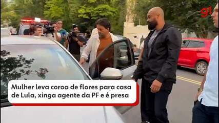 Mulher leva coroa de flores para casa de Lula e é presa após xingar agente da PF