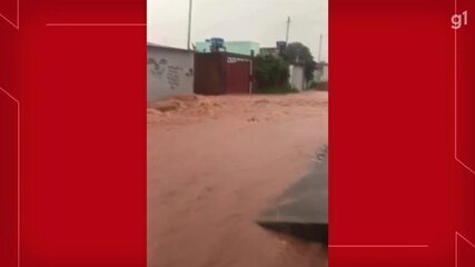 Chuva assusta moradores do Por do Sol, no DF.