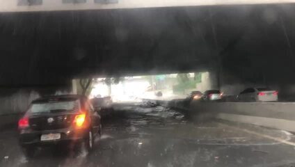 Alagamento na Marginal Tietê, zona Norte de SP