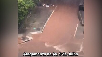 Temporal provoca alagamentos em São Paulo