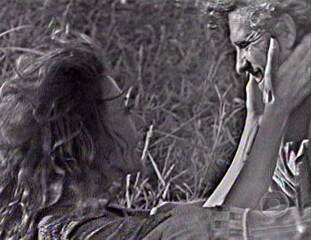 'Fogo Sobre Terra' (1974): cena romântica entre Pedro (Juca de Oliveira) e Chica (Dina Sfat), no início da trama