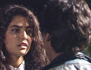 'O Dono do Mundo' (1991): cena em que Guilherme, o Beija-Flor (Ângelo Antônio), vai atrás de Taís (Letícia Sabatella) e a beija.