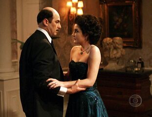 Cena em que Maysa (Larissa Maciel) e André (Eduardo Semerjian) brigam.