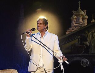 No especial gravado em Jerusalém, em Israel, Roberto Carlos canta “Ave Maria” em italiano.