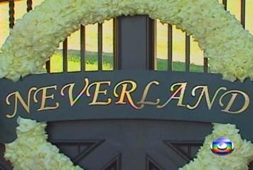 Reportagem de Álvaro Pereira Júnior e Marcelo Benincassa sobre o rancho Neverland, em Los Olivos, na Califórnia, para onde o cantor Michael Jackson se mudou, em 1988, e viveu durante quase duas décadas. Fantástico, 05/07/2009.