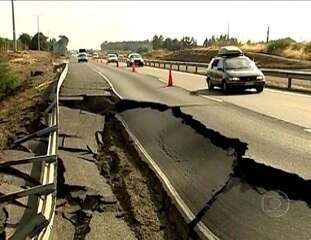 Reportagem de Marcos Uchoa e Antônio Gil sobre a situação nas cidades de Talco e Concepción após o terremoto que causou destruição no Chile. Jornal Nacional, 03/03/2010.