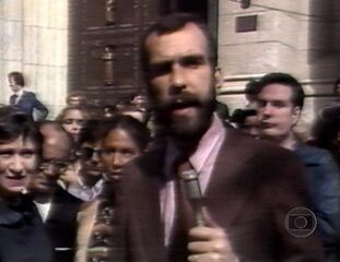 Reportagem de Sérgio Motta Mello sobre a repercussão do atentado ao Papa João Paulo II nos Estados Unidos. Jornal Nacional, 13/05/1981