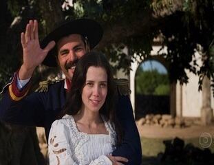 Cena em que os maragatos são derrotados, e Licurgo (Marat Descartes), filho de Bibiana, celebra com seu filho Rodrigo (Kaic Crescente) a vitória. Finalmente capitão Rodrigo (Thiago Lacerda) e Bibiana (Marjorie Estiano, Janaína Kremer e Fernanda Montenegro) podem descansar em paz.