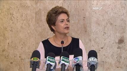 O repórter Marcelo Cosme fala, ao vivo, sobre a carta enviada pelo vice-presidente Michel Temer à presidente Dilma Rousseff.  Cristiana Lôbo, Renata Lo Prete e Gerson Camarotti comentam o teor do documento. Jornal das Dez, 07/12/2015.  