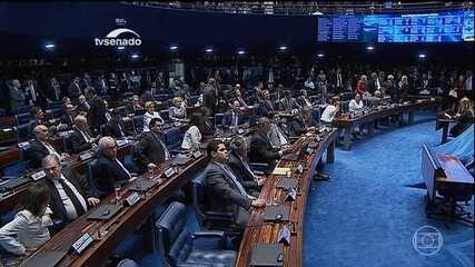 Reportagem de Heraldo Pereira sobre a votação no Senado que determinou o afastamento Dilma Rousseff e o prosseguimento do processo de impeachment da presidente. Jornal Nacional, 12/05/2016