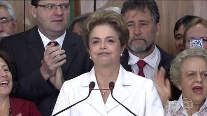 Reportagem de Zileide Silva sobre a despedida de Dilma Rousseff, que fez discurso diante de representantes de movimentos sociais. Jornal Nacional, 12/05/2016.