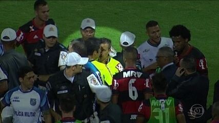 Leitura labial: entenda o que jogadores e árbitros falaram durante a polêmica do Fla-Flu. 'Esporte Espetacular', 16/10/2016