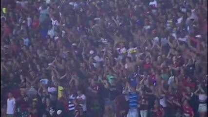 Em 2013, torcida do Flamengo cantava que Rafinha era melhor que Neymar