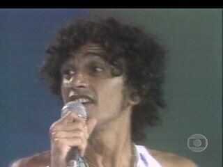 Caetano Veloso canta “Ive Brussel” com Jorge Ben. 12/02/1982.