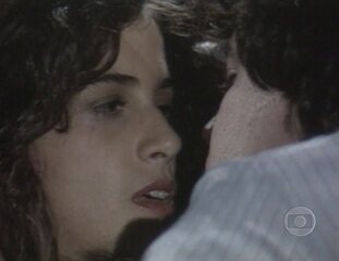 Édipo (Felipe Camargo) termina ao lado de Letícia (Lúcia Veríssimo).