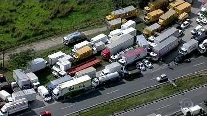 Greve dos caminhoneiros chega ao quarto dia com bloqueios em estradas