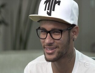 Neymar Jr. concede entrevista excusiva à Renata Vasconcellos e Tadeu Schmidt após a Copa do Mundo de 2014. 'Fantástico', 20/07/2014.