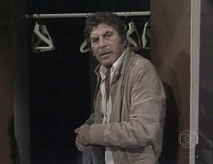 'Fantástico' (02/09/197): reportagem sobre a morte do personagem César (Carlos Zara) na novela “Pai Herói”. Atendendo a pedido dos telespectadores, a autora Janete Clair – que deixou no ar o suspense sobre a identidade do assassino – aponta Baldaracci (Paulo Autran) como o mandante do crime. 