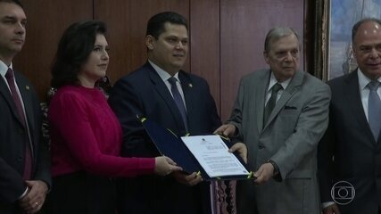 Tasso Jereissati entrega à presidência do Senado o relatório da reforma da Previdência