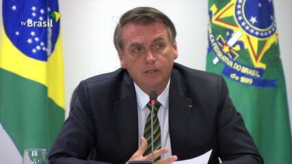 Bolsonaro defende exploração de terras indígenas em reunião sobre queimadas