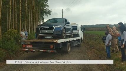 Carros usados em ataque em Criciúma são retirados de área rural de Nova Veneza