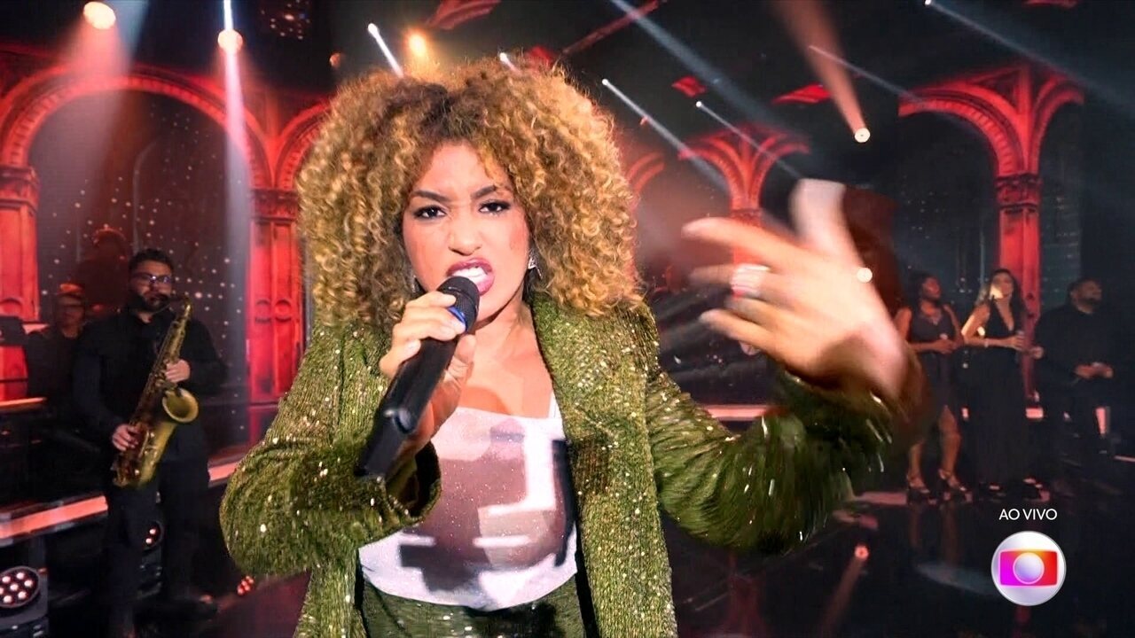 Leidy Murilho canta 'Os Anjos te Louvam' na Final do Estrela da Casa