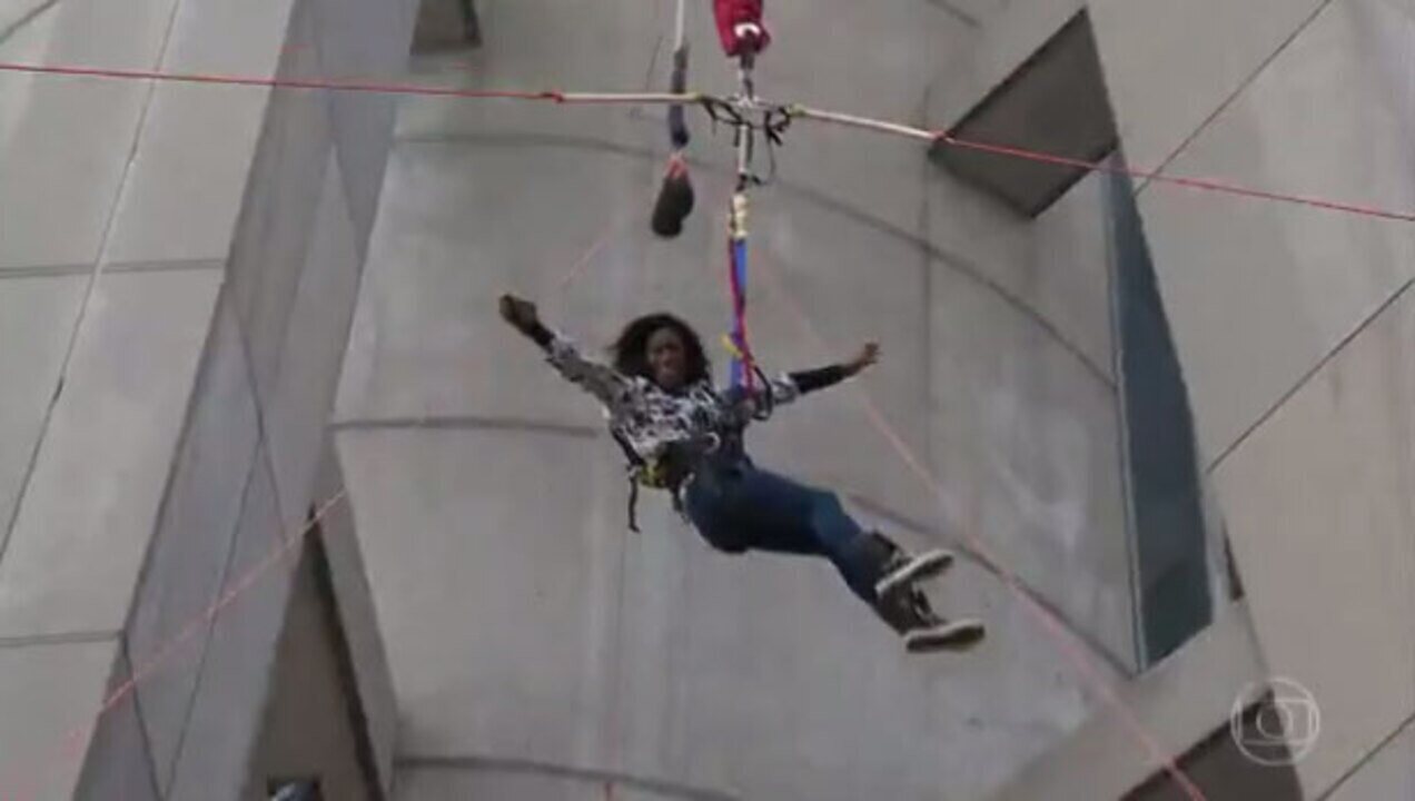 Glória Maria salta do maior bungee jump do mundo, em Macau