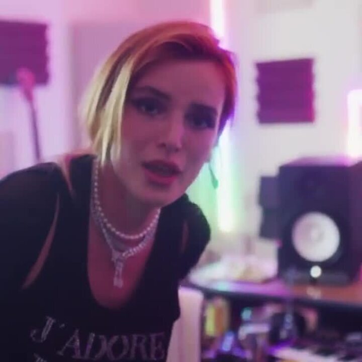 Bella Thorne anuncia perfil em plataforma de conteúdo adulto e espera faturar US$ 1 milhão