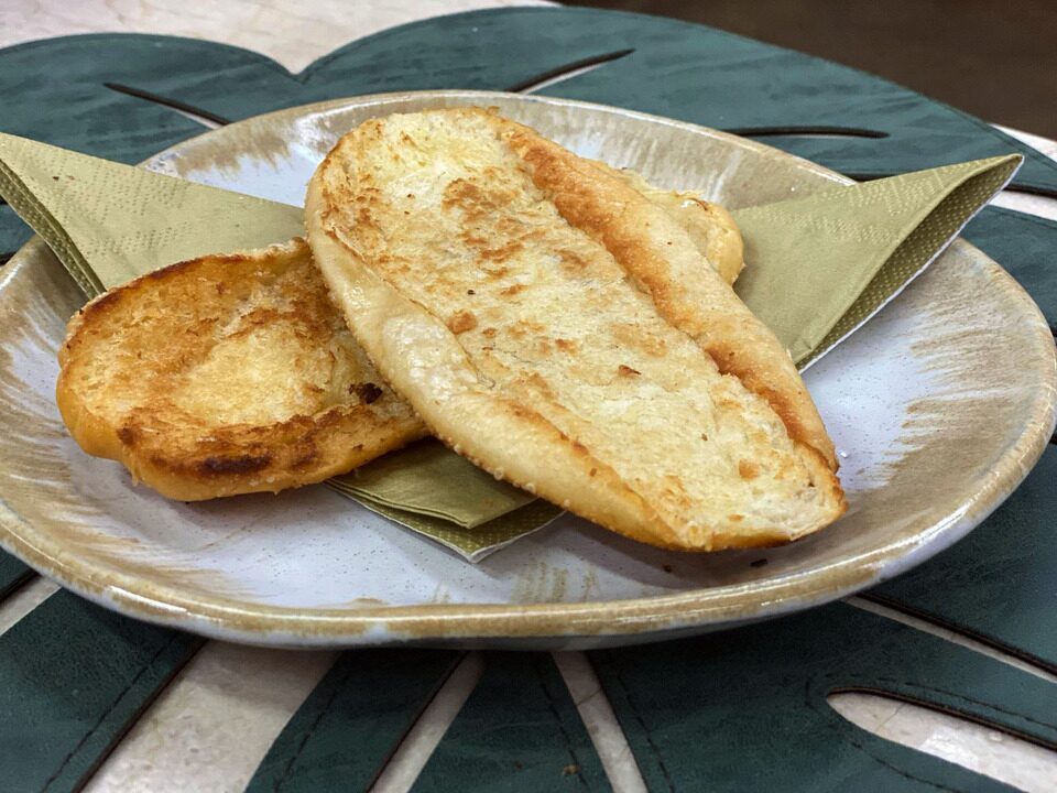 Pão na chapa clássico: André Marques prepara café da manhã no 'É de Casa'