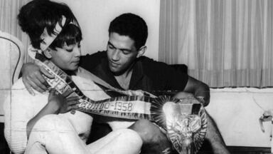 Vou ganhar essa Copa pra você - A estrela da música Elza Soares e o astro do futebol Mané Garrincha se conhecem seis meses antes da Copa de 1962. Após a conquista do bicampeonato mundial, o casal enfrenta a sociedade para viver um amor proibido.