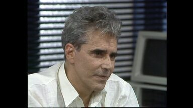 Capítulo de 24/08/1990 - Zeca acha uma loucura Ana largar o vôlei. Baroni avisa a Zeca quanto lhe custará ter um filho. Moema questiona Ana sobre o significado de “mãe de aluguel”.