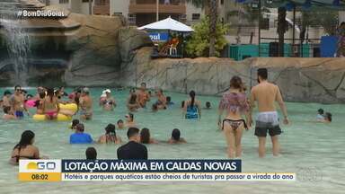 Caldas Novas tem lotação máxima de hotéis durante fim de ano - Hotéis e parques aquáticos estão cheios de turistas pra passar a virada do ano.