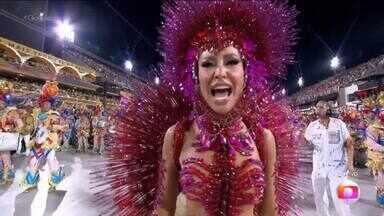 Sabrina Sato vem fantasiada de corrente sanguínea, no desfile da Vila Isabel - Sabrina Sato é rainha de bateria da Vila Isabel, que reconta história ancestral sobre a esperança de Oxalá.