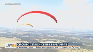 Circuito centro-oeste de parapente acontece em Formosa - Competição reúne 125 pilotos na rampa do Vale do Paranã.