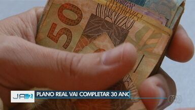 Plano Real completa 30 anos - Moeda ajudou a estabilizar a inflação, mas poder de compra vem caindo.