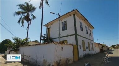 Casarão que abrigou câmara e biblioteca de Santa Cruz está abandonado - Patrimônio cultural esquecido pelo poder público.