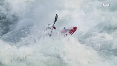 Anurashal Pradesh, Índia - Os três kayakers continuam na Índia, mas dessa vez seguem rumo Anurashal Pradesh, onde enfrentam uma das corredeiras mais extensas que já desceram, tendo cerca de 800 metros e desembocando em uma praia.