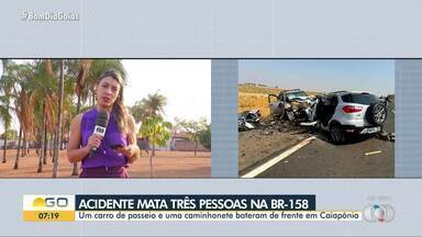 Acidente mata três pessoas na BR-158 - Um carro de passeio e uma caminhonete bateram de frente em Caiapônia.