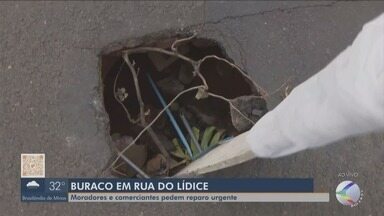 Moradores e comerciantes reclamam de buraco no Bairro Lídice em Uberlândia - Dmae informa uma equipe vai ao local avaliar a situação para as providências.