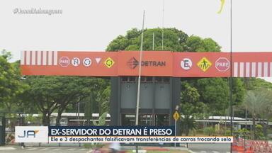 Ex-servidor do Detran é preso em operação que investiga falsificação de selos - Ele e três despachantes falsificavam transferências de carros trocando selo, segundo a Polícia Ciivl.