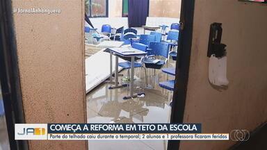 Reforma começa em escola de Senador Canedo após parte do telhado cair em temporal - Estrutura danificada deixou dois alunos e uma professora feridos.