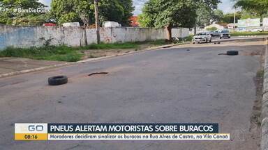 Moradores usam pneus para sinalizar buracos em rua de Goiânia - Ação aconteceu na Rua Alves de Castro, na Vila Canaã.