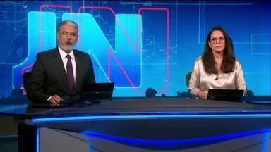 Edição de 26/11/2024 - William Bonner e Renata Vasconcellos apresentam o principal telejornal da Globo, que traz notícias do Brasil e do mundo, matérias de denúncia e investigação e séries especiais.