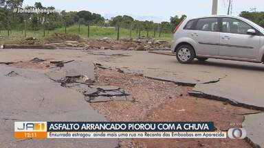 Asfalto é arrancado por enxurrada em Aparecida de Goiânia - O estrago aconteceu no Recanto dos Emboabas.